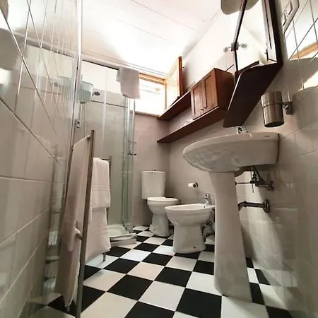 A - Etna - Black And White Holiday home *