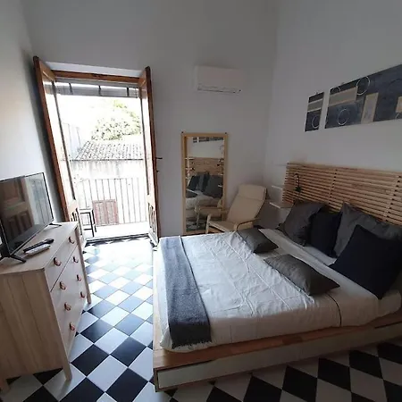 A - Etna - Black&white Casa vacanze